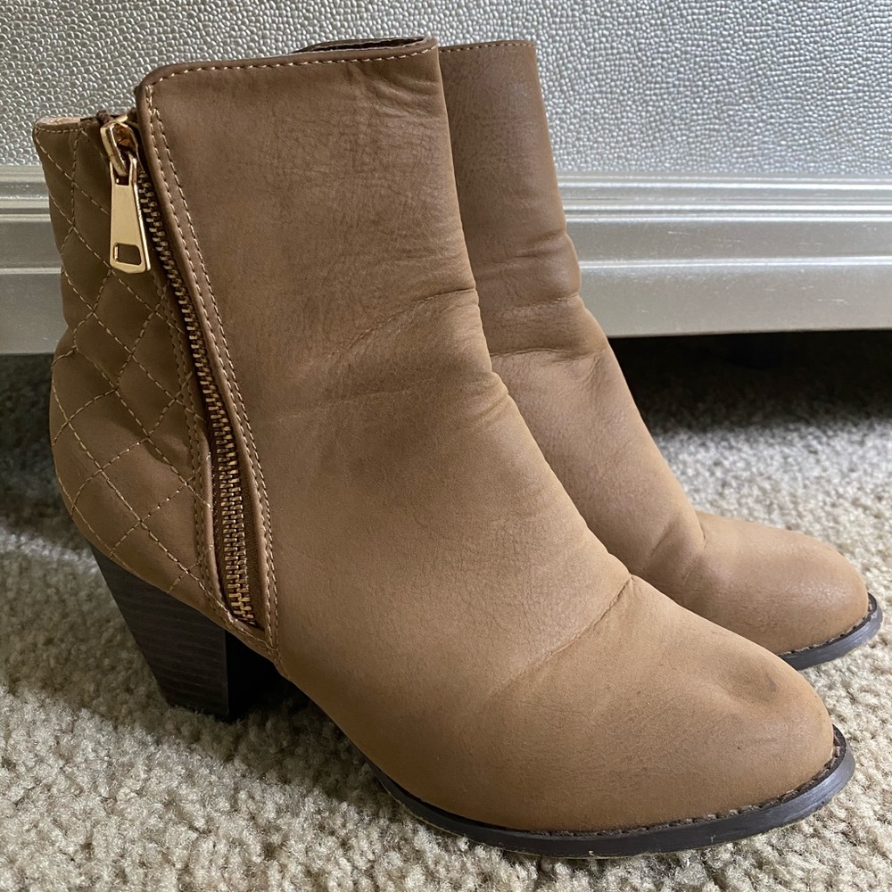 Beije and gold comfy boots